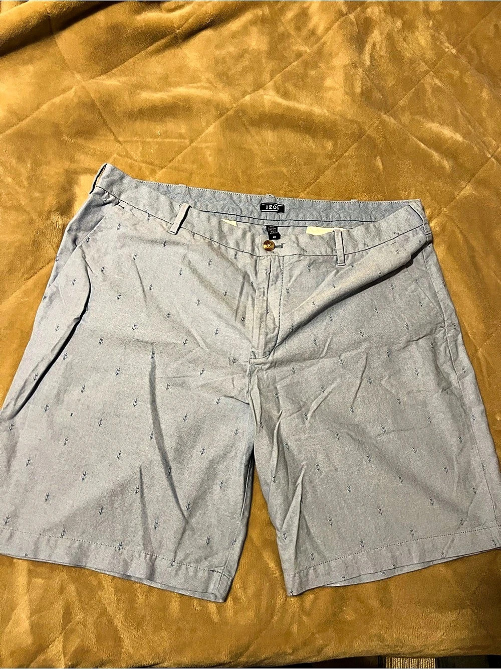IZOD Men's Gray Flat Front Shorts